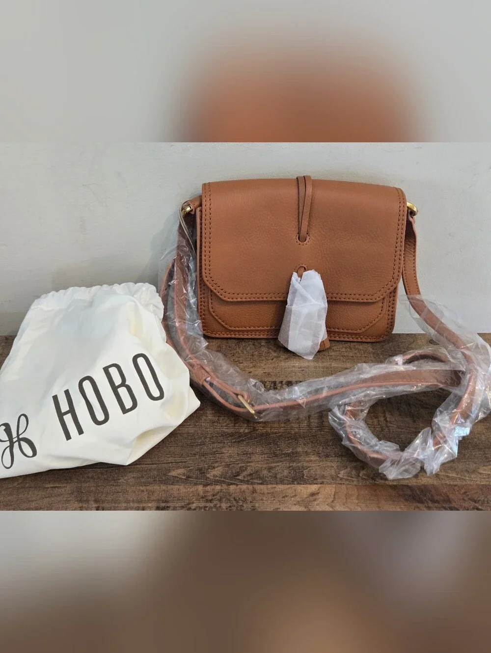 NEW HOBO women's eden small crossbody bag in warm honey